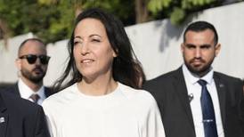 Premiärministerns fru stämmer rabbin - kallade henne för kristen