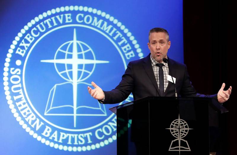 Sydstatsbaptisternas ledare JD Greear, här i talarstolen under ett möte med samfundets ledning i Nashville förra året, har inlett en process som kan leda till att samfundet börjar syna sitt förflutna i sömmarna.