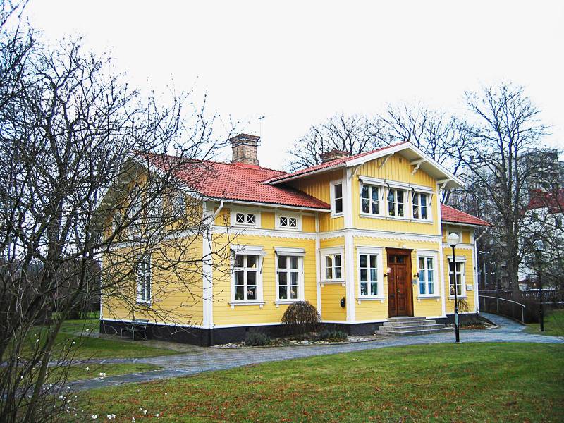 Här i Lagermanska villan pågick bland annat två konfirmationsgrupper och samlingar för ungdomar. Efter uppgifter om sexuella trakasserier valde ledningen att stänga all verksamhet.