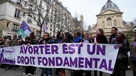 Frankrike redo skriva in aborträtten i grundlagen