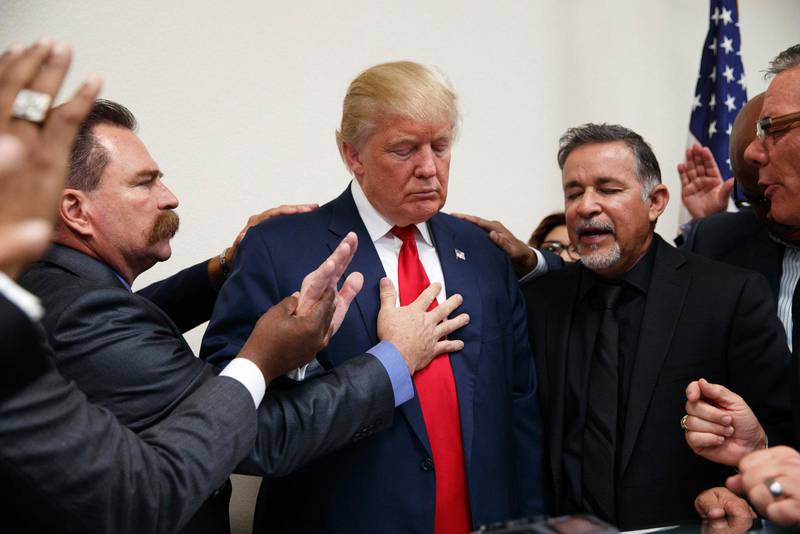 Trumpstöd. Många evangelikala i USA tillhör gruppen högerkristna och ger sitt stöd till Donald Trump. I Las Vegas fick han förbön en månad före valet.