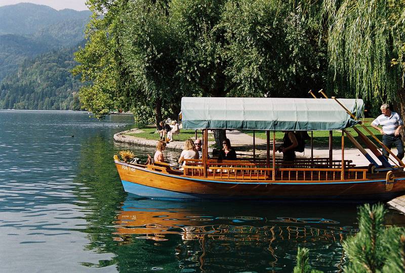 Gondolerna i Bledsjön gillas av turister.
