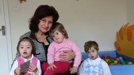 Hon ger hopp åt glömda barnen i Rumänien