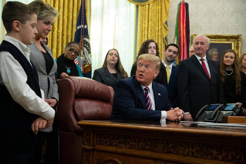 Donald Trump håller pressträff i Vita huset där han deklarerar att barn i offentliga skolor ska ha rätt att be.