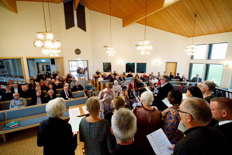 De kommande söndagarna kommer många svenskar att besöka en kyrka för att fira adventsgudstjänst. I Visby pingstförsamling firade man förra året 90 år första helgen i advent.