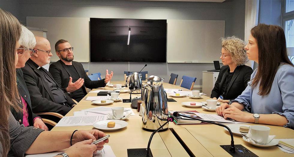 På tisdagen mötte representanter för Sveriges kristna råd, däribland pingstledaren Daniel Alm, jämställdhetsminister Åsa Lindhagen.