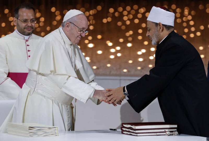 Påve Franciskus och shejk Ahmed el-Tayeb.