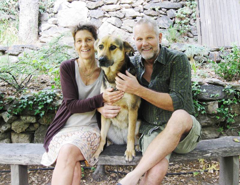 Skapar en plats för bön. Efter många års slit står nu makarna Magdalena och Björn Hedström och klosterhunden Keyla redo att välkomna grupper till sin retreatgård i södra Frankrike.