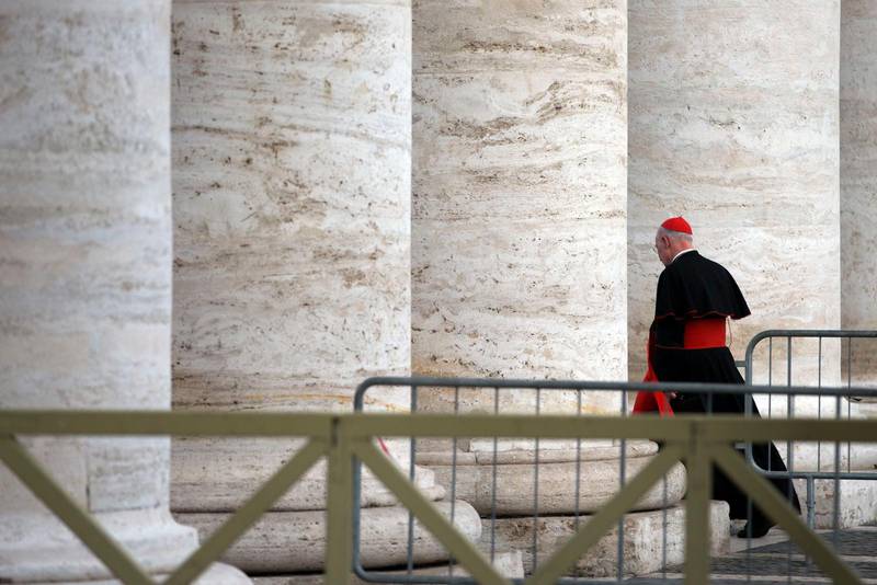 Kardinaler har samlats för samtal om huruvida den katolska kyrkan behöver en förvaltare för att städa upp i Vatikanstatens byråkrati.