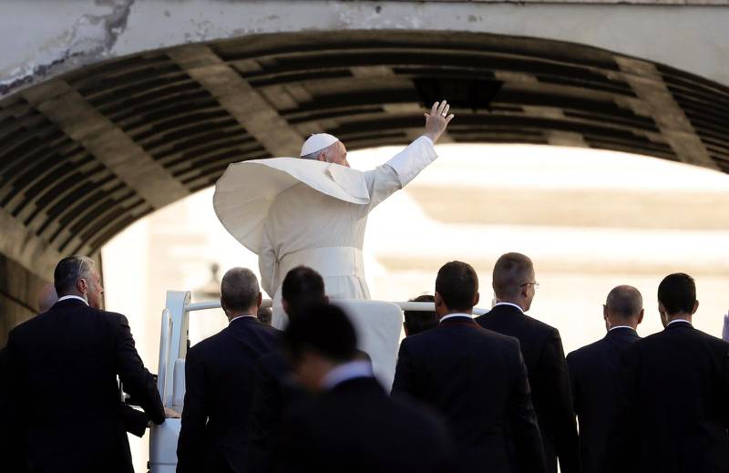 Påven kommer till Sverige.