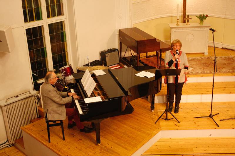 Kvällens gäster Marie-Louise och Berno Hallström har under många säsonger svarat för sång och musik i Skandinaviska turistkyrkan i Fuengirola. Centrumkyrkan i Sundbyberg.