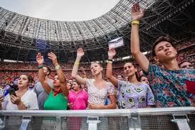 Åtta timmars lovsångsfest fyllde hel fotbollsarena i Budapest 