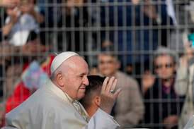Turist fick inte träffa påven – angrep skulptur i Vatikanen