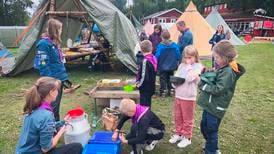 Unga scouter lärde av äldre på sitt första stora läger 