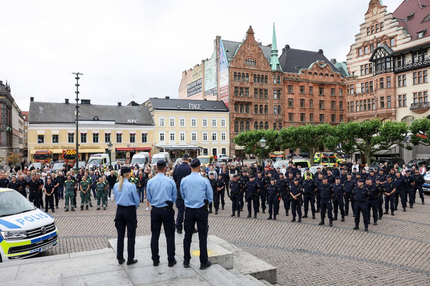 Runt om i Sverige hölls en tyst minut på torsdagen. Bilden visar Stortorget i Malmö.