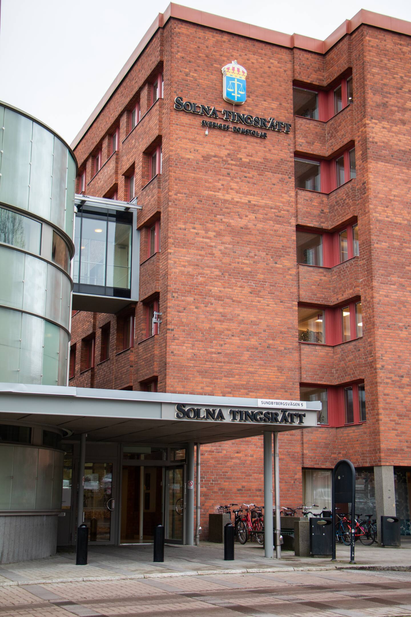 Pastorn Josef Barkenbom blev uppsagd från Solna pingstkyrka – och har stämt församlingen. Parterna möts till huvudförhandling i Solna tingsrätt.
”Klassisk kristen tro är under attack från delar av frikyrkan”, har Barkenbom motiverat att han går till domstol.