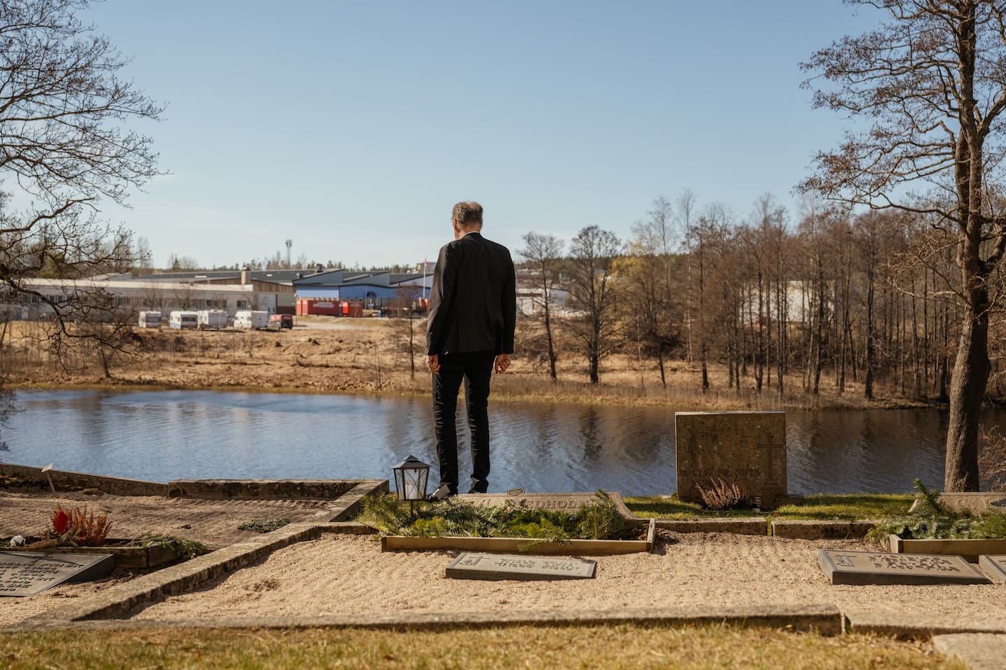 Svenska kyrkan har tagit över skola, vård och hotell i Fagersta vi träffar kyrkoherden Henrik Rydberg som är en drivande kraft.