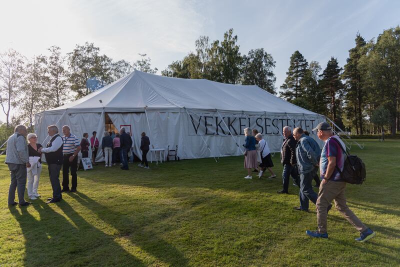 Målle Lindberg, 93, sjöng i Vekkelseteltet i Stockaryd tillsammans med Emilia Lindberg, Lindbergarna och Andreas Nielsen. (24 augusti 2023)