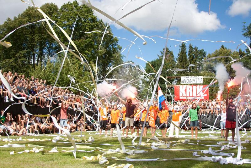 Gröna sidan upp. Invigning av fotbollsturneringen ”Kristen cup” på ”Nya gamla Maranatha” från Frizon 2011. 