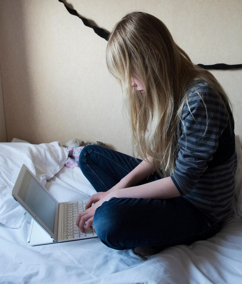 stora utmaningar. Social press, jämförelse och en upplevelse av att man behöver prestera mer är faktorer som bidragit till ökad psykisk ohälsa bland unga. Det menar Anna Holmqvist på Bris. 