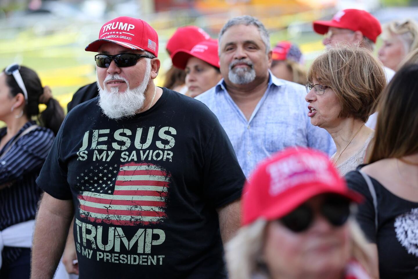 "Jesus är min frälsare och Trump min president." Budskapet på t-shirten är ganska talande för var en majoritet av USA:s evangelikala kristna står i dag.