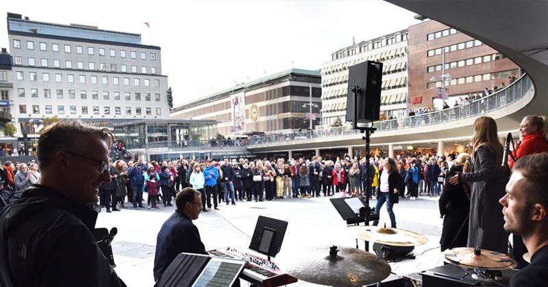 STOCKHOLM 20140626
Siewert Öholm, frilansjournalist, kolumnist och debattör fotograferad inför sin 75-årsdag i augusti
Foto: Pontus Lundahl / TT / kod 10050

 
 
 
 

 