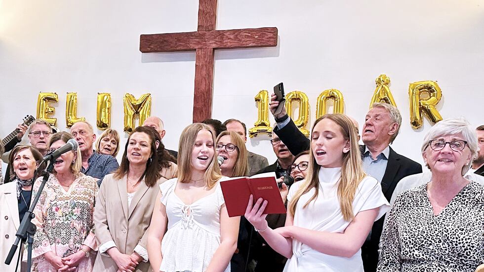 Dan Blessed Hundraårsfirande i församlingen på ön Åstol.
