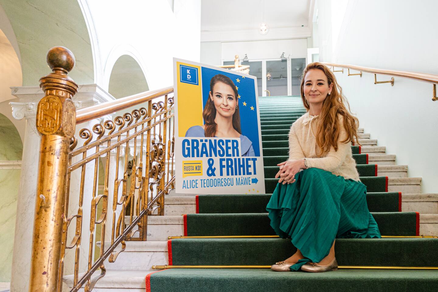Kristdemokraternas toppkandidat till EU-valet Alice Teodorescu Måwe (KD) på kontoret i Sveriges riksdag.