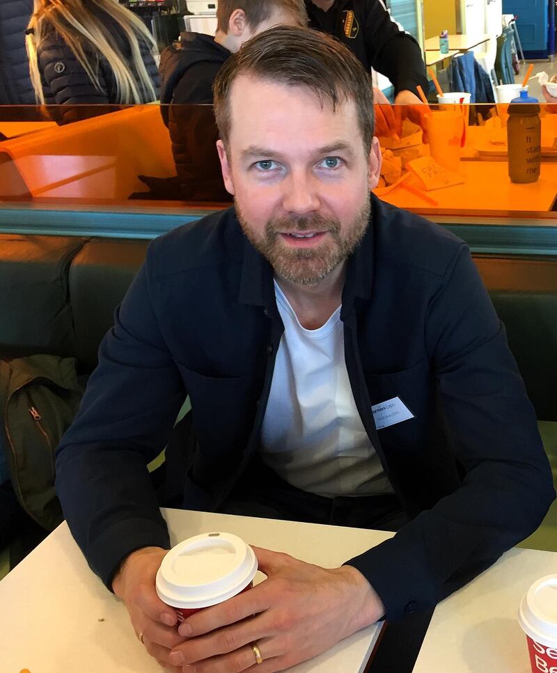 "För vår del kan jag säga att vi har fått dela ut fler böcker och fått be för flera än vanligt", säger Joel Sjöberg som haft monter och delat ut mängder av kristna böcker.