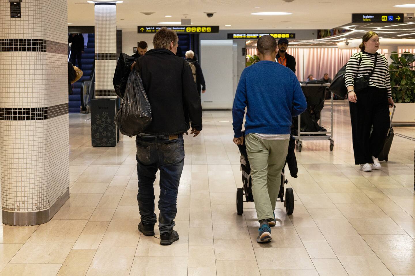 Kavian Ferdowsi möter dagligen människor lever sina liv i kvarteren mellan Centralstatonen och Sergels torg i Stockholm.