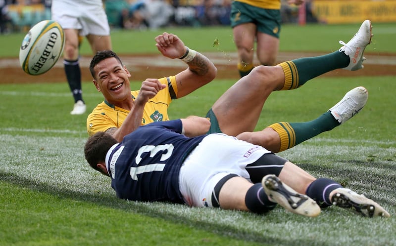 Ett uttalande av den kristne rugbyspelaren Israel Folau har orsakat en stormig debatt i Australien. Här ses han i en testmatch mot Skottland i Sydney i juni 2017.