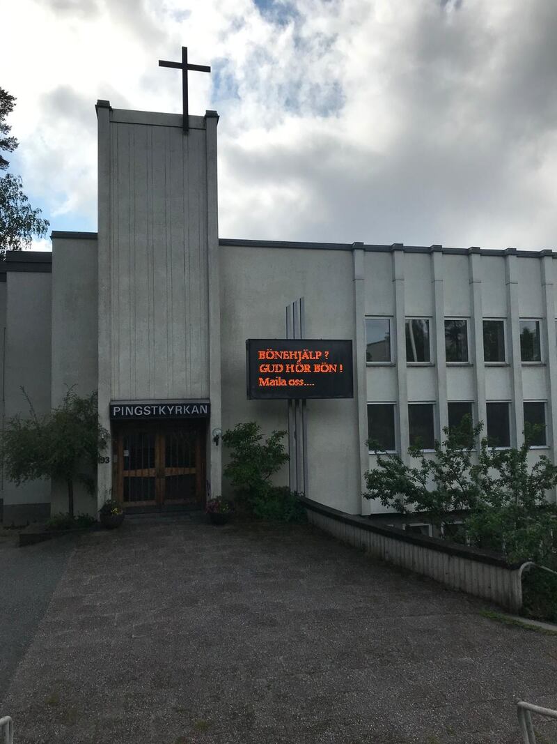 Pingstkyrkan i Sollentuna invigdes 1965 av pingstledaren Lewi Pethrus. Snart rivs den för att lämna plats åt en ny kyrka.