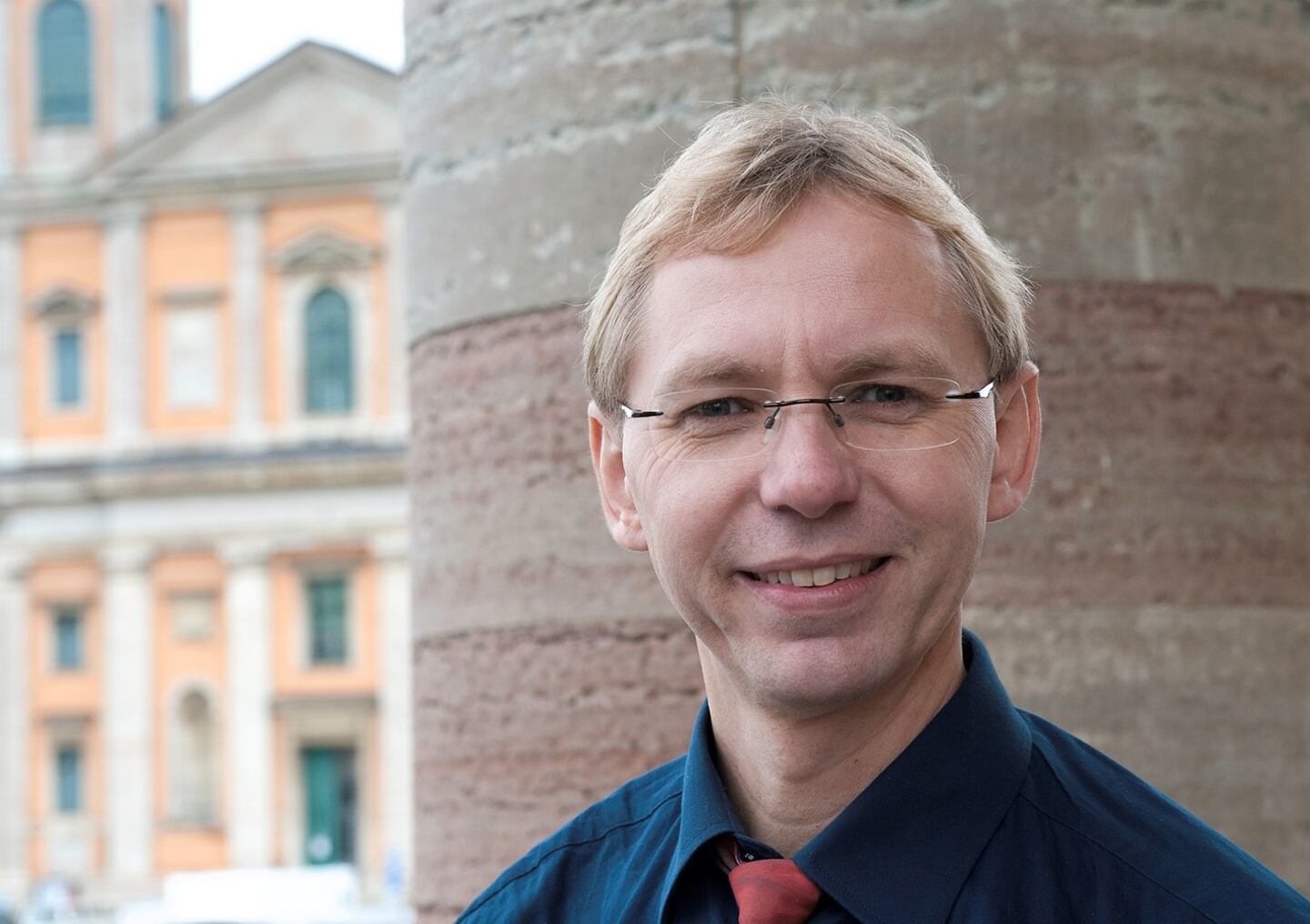 Kyrkklockorna i Fredrikskyrkan i Karlskrona har börjat spela önskemelodier för att vara med i stadsbilden än mer, berättar oganisten Staffan Sundås.