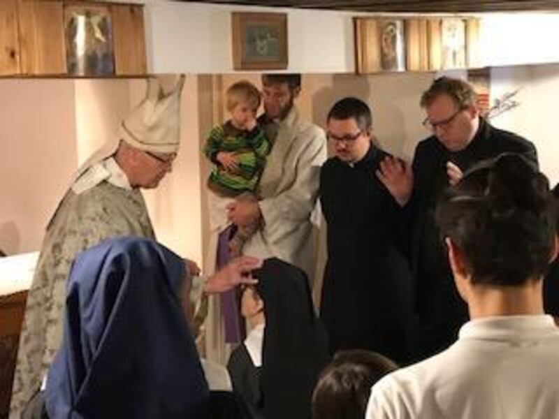 Välsignelse av syster Karin som installerades som priorinna, det vill säga högst beslutande, på Alsike kloster.