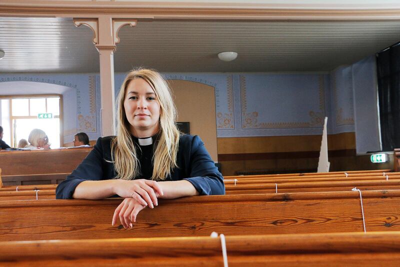 Profilerad. Generalsekreteraren i Sveriges ekumeniska kvinnoråd Esther Kazen har inget att invända mot polyamorösa förhållanden och hävdar att alla former av sexuella relationer som sker med samtycke ska bejakas. Hur väl stämmer det med hållningen hos kristna kvinnor i allmänhet och hos de samfund som står bakom SEK, undrar debattörerna.