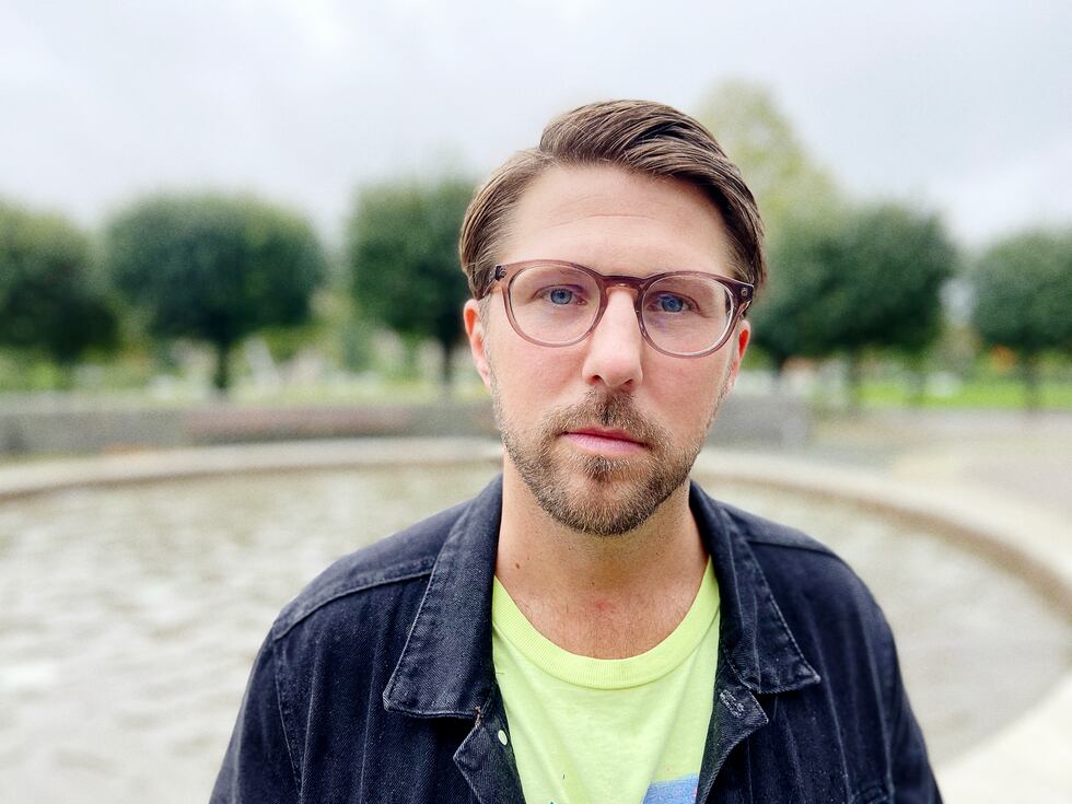 Malin Aronsson Erik Valier, pastor i Mälarökyrkan Ekerö, vill bryta tystnadskulturen kring problemen med porr