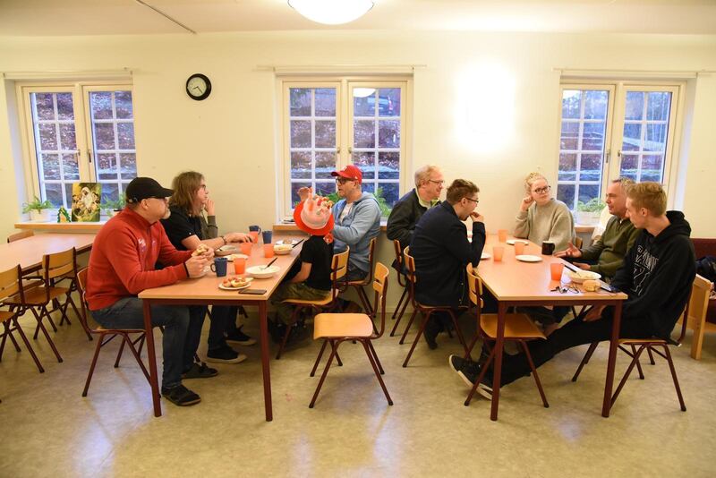 Frukost söndag morgon i församlingshemmet i Kyrkhult.