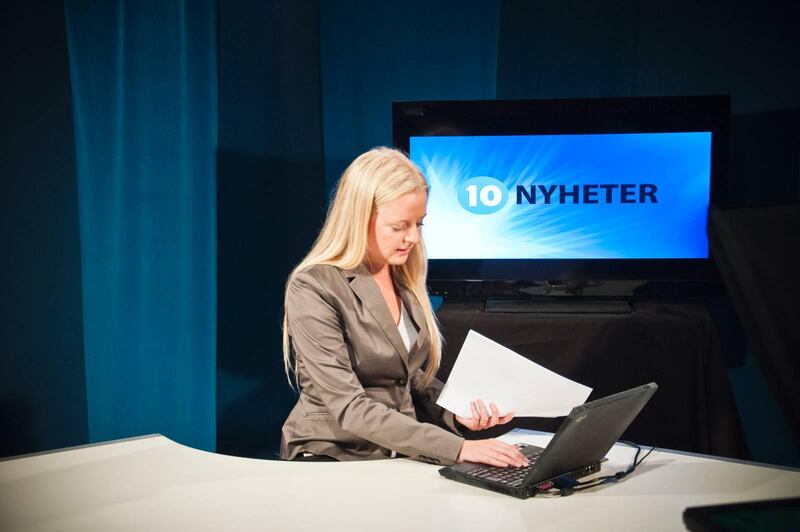 Kanal 10 sänder förutom gudstjänster också nyheter.
