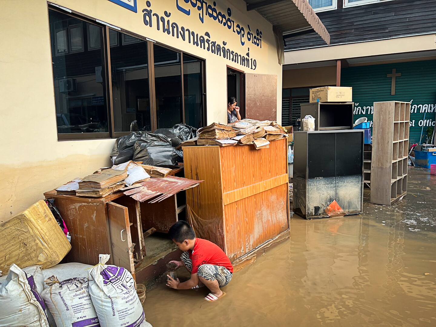 Svenska missionärer och deras samarbetsparter i Chiang Mai i Thailand drabbades hårt av den senaste tidens stora översvämningar.