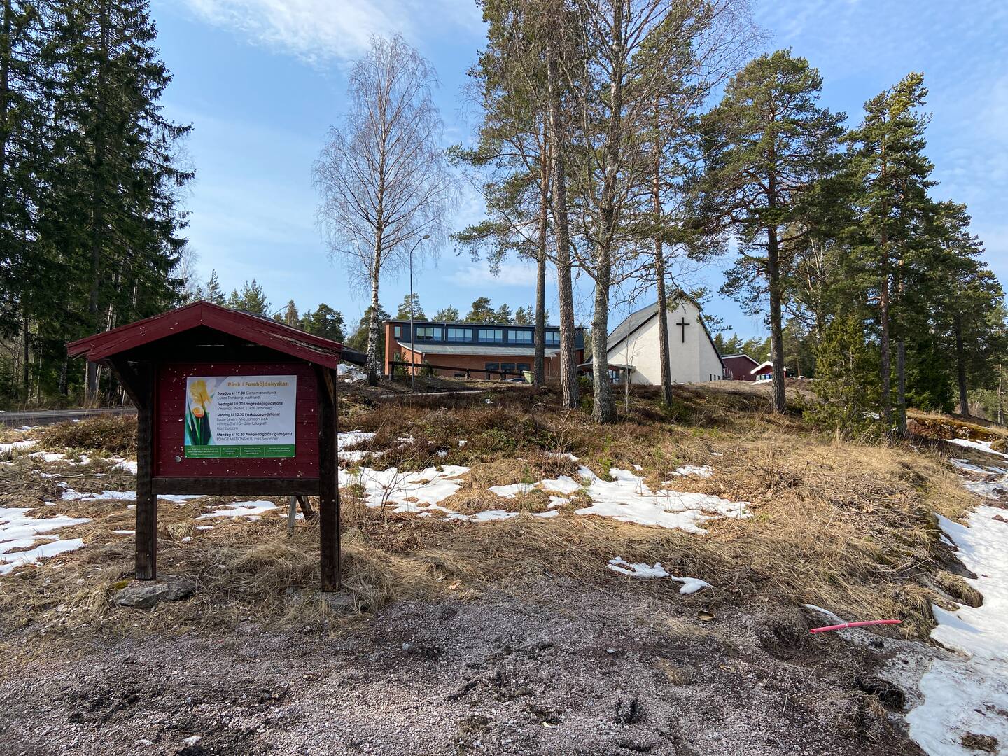 Efter en predikan i slutet av januari då Furuhöjdskyrkans pastor Lukas Ternborg talade en Bibelns syn på kön och sexualitet har kyrkan fått hård kritik. Svenska kyrkan i Alunda har bland annat beslutat att deras konfirmander inte ska göra studiebesök i Furuhöjdskyrkan. Dessutom har förskolan Smulan, som drivs av Furuhöjdskyrkan, ifrågasatts.