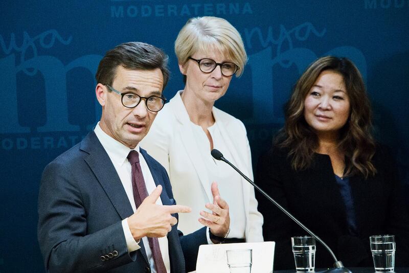 Om religion blir politik. ”I grund och botten tycker jag att religion och politik är olika saker. Jag har stor respekt för att människor har olika trosuppfattningar, och att man kan dra olika politiska slutsatser utifrån sin tro”, säger Ulf Kristersson till Dagen.