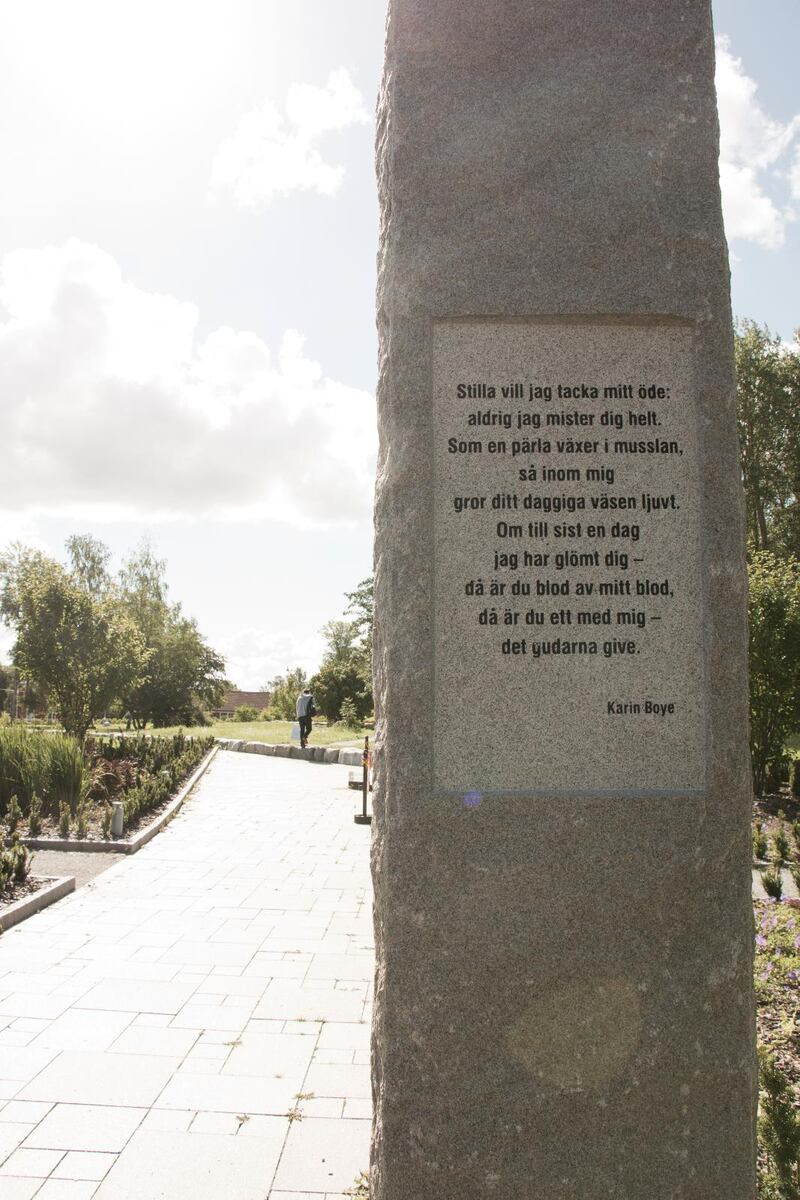 Kyrkparken ligger i anslutning till kyrkogården.