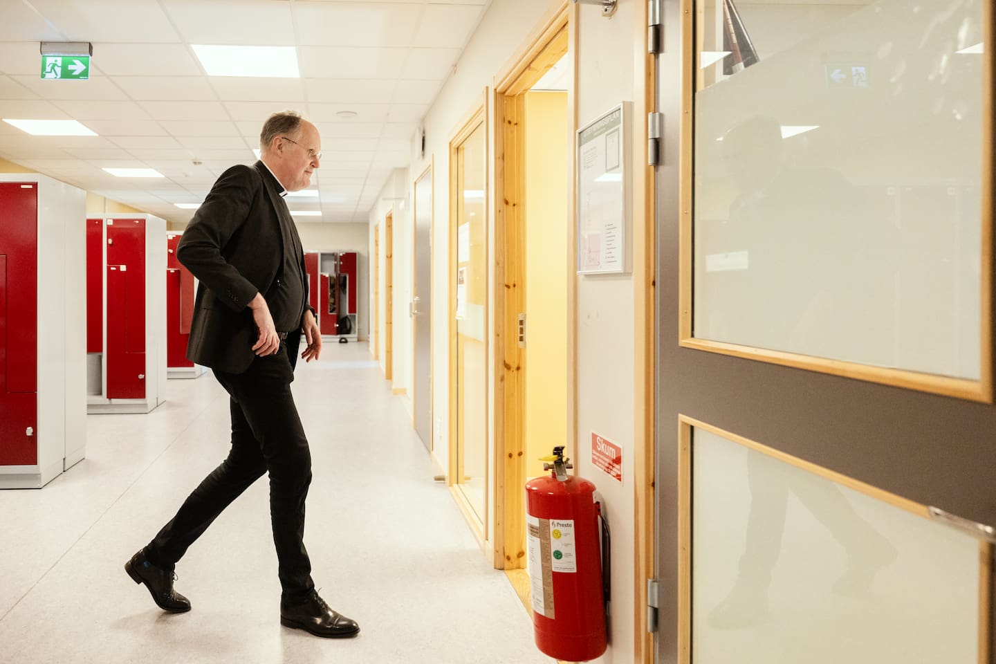 Svenska kyrkan har tagit över skola, vård och hotell i Fagersta vi träffar kyrkoherden Henrik Rydberg som är en drivande kraft.