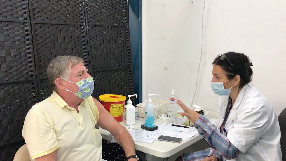 Privat Dagens reporter Arne Lapidus vaccineras mot covid-19.