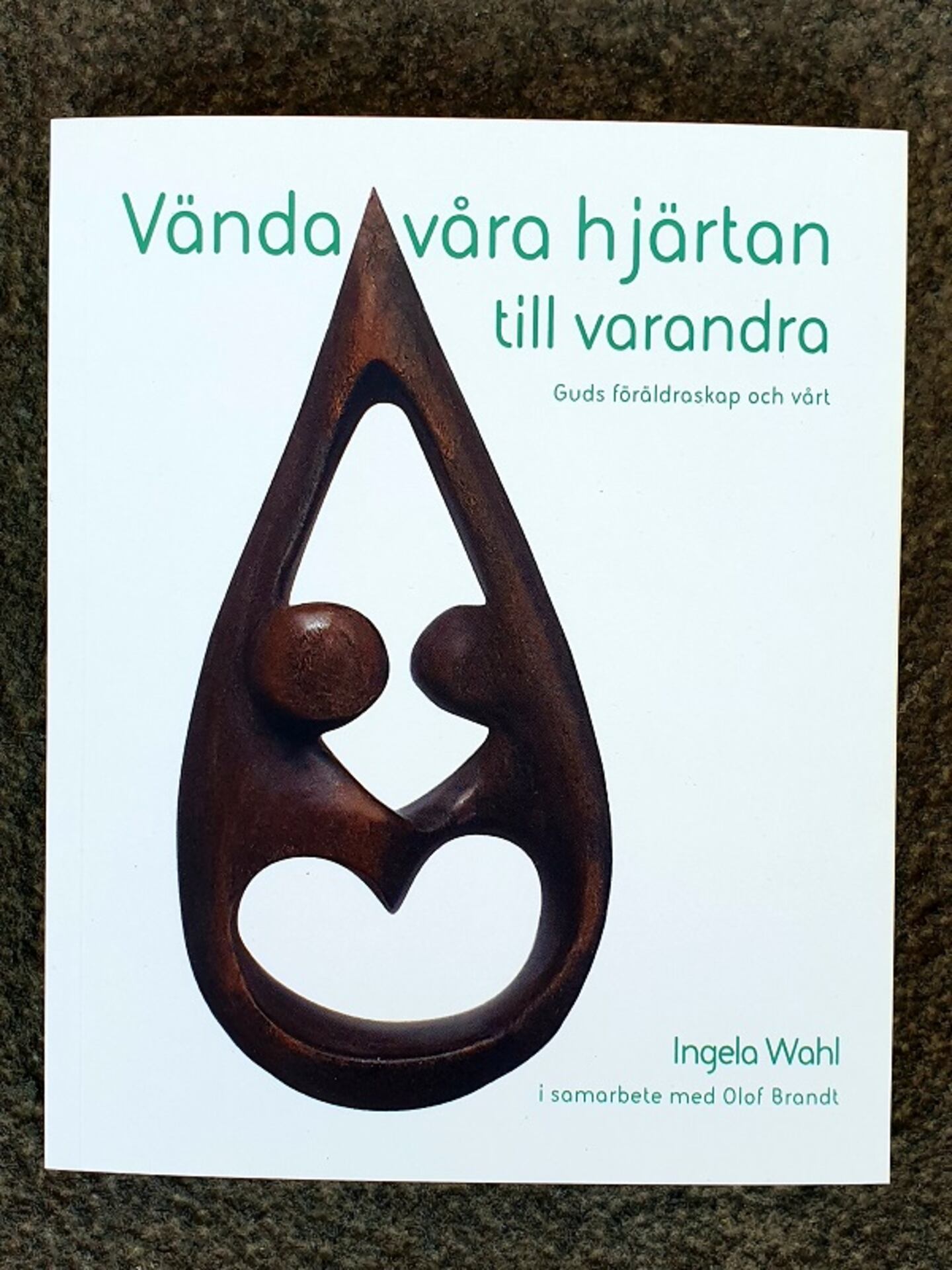 "Vända våra hjärtan till varandra" av Ingela Wahl.