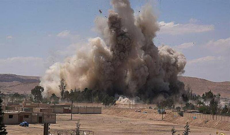 Islamiska staten spränger upp ett fängelse i staden Palmyra. 
