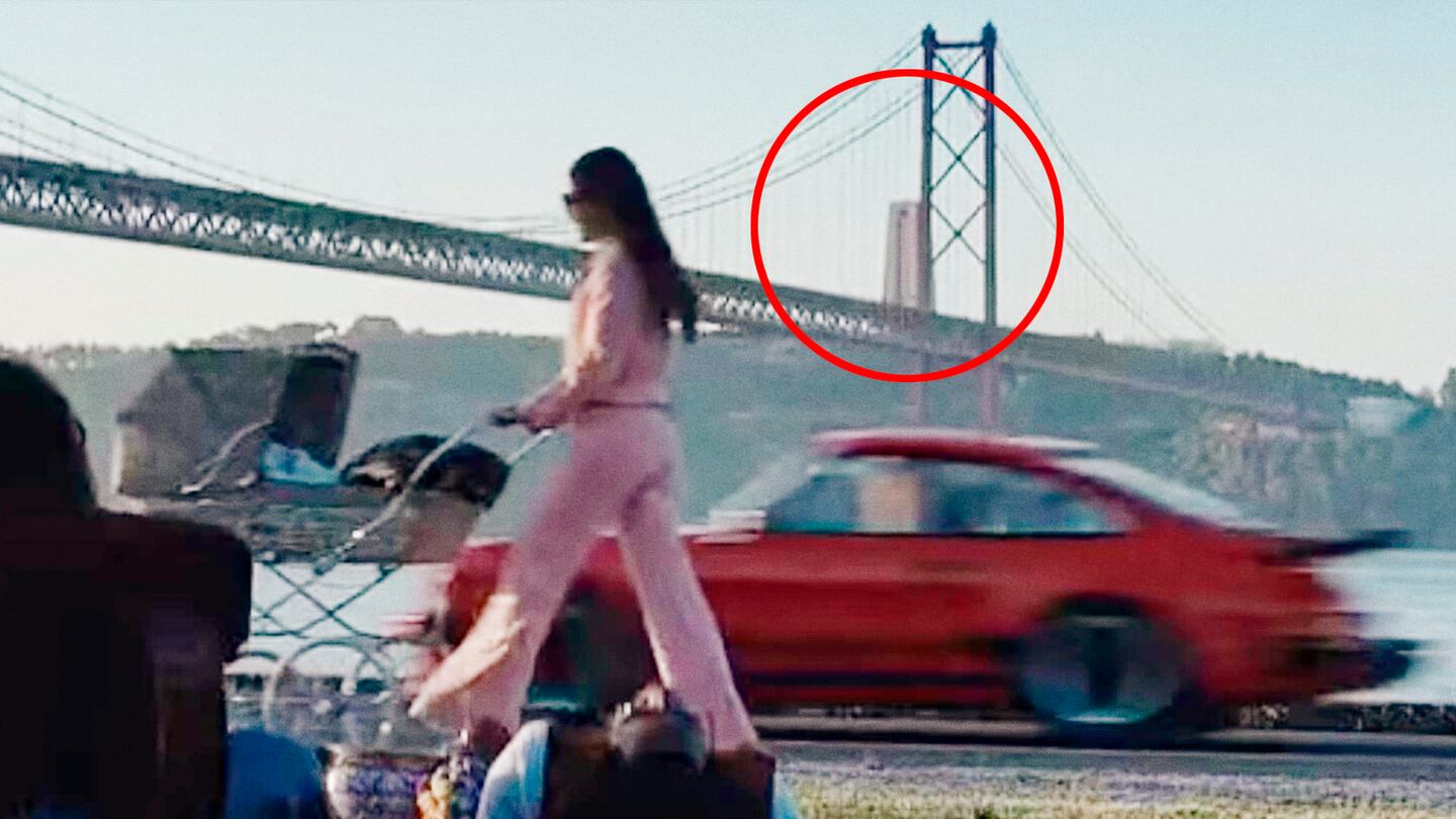 I en reklamfilm för bilmärket Porsche syns en ny 911:a susa förbi Kristusstatyn i Lissabon. Problemet är bara att Jesus är bortredigerad. Kvar står en tom betongsockel. Porsche ber nu om ursäkt för borttagen Jesus.