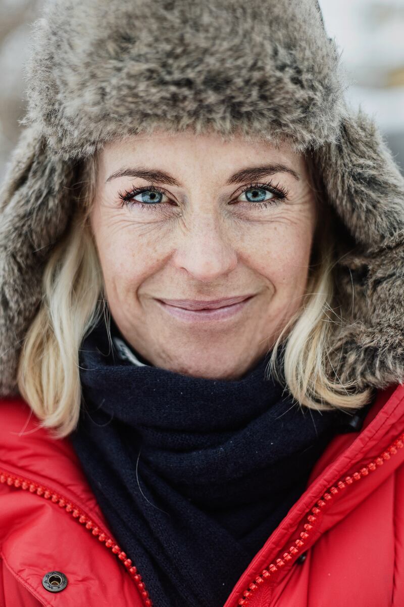 Präststuderande Erika Rosenbaum tävlar i "Ensam i vildmarken" på Discovery+.