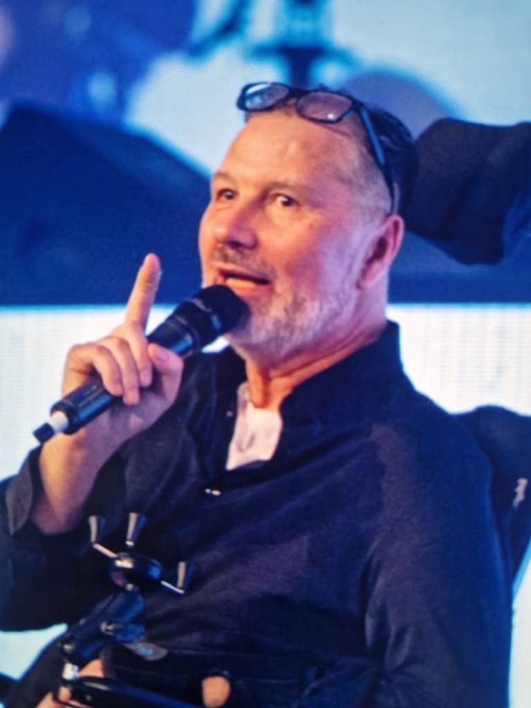 Huvudpastor Janne Blom är tillbaka i tjänst igen.