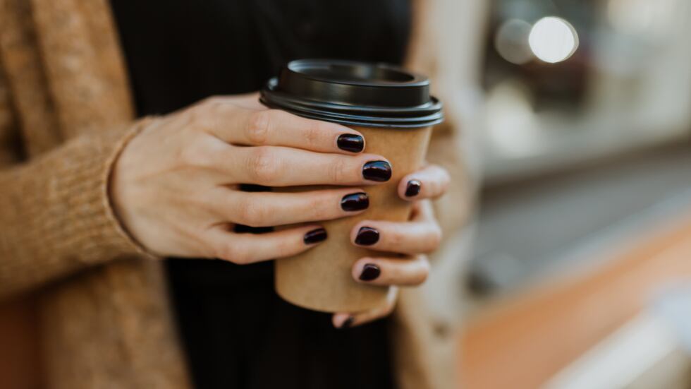 Daiga Ellaby Gudstjänstfirarnas kaffedrickande har blivit en fråga för debatt i kristenheten i USA.